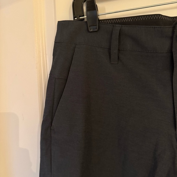 NWOT Vuori Men's Dark Blue Flat Front Shorts - Picture 3 of 5